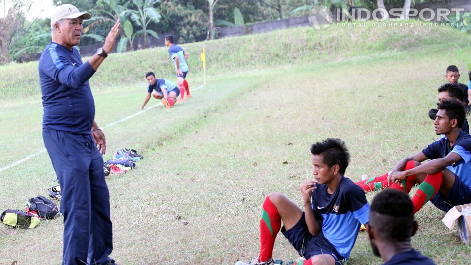 Rudi Keltjes saat masih melatih timnas U19B. Copyright: © Herry Ibrahim/INDOSPORT